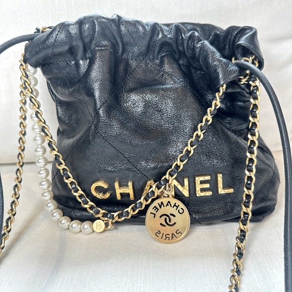 Chanel Shiny Crumpled Calfskin Quilted Pearl Mini 22 Black - Picture 2 of 8
